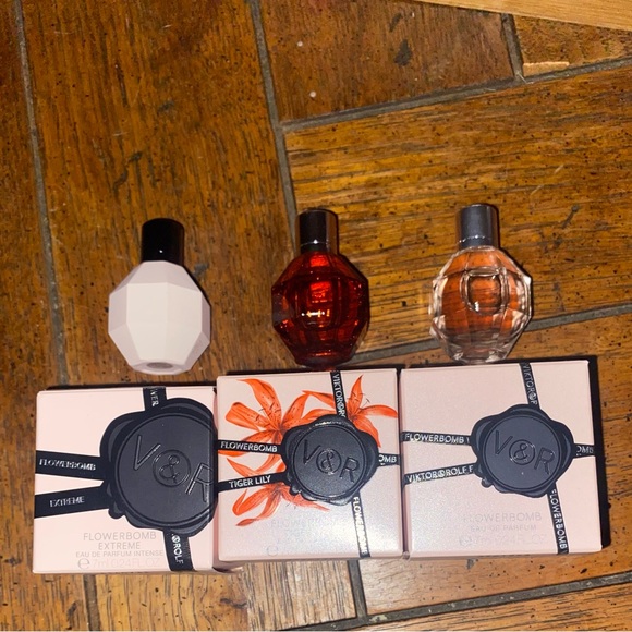 Viktor & Rolf Flowerbomb Trio Set - Picture 3 of 4